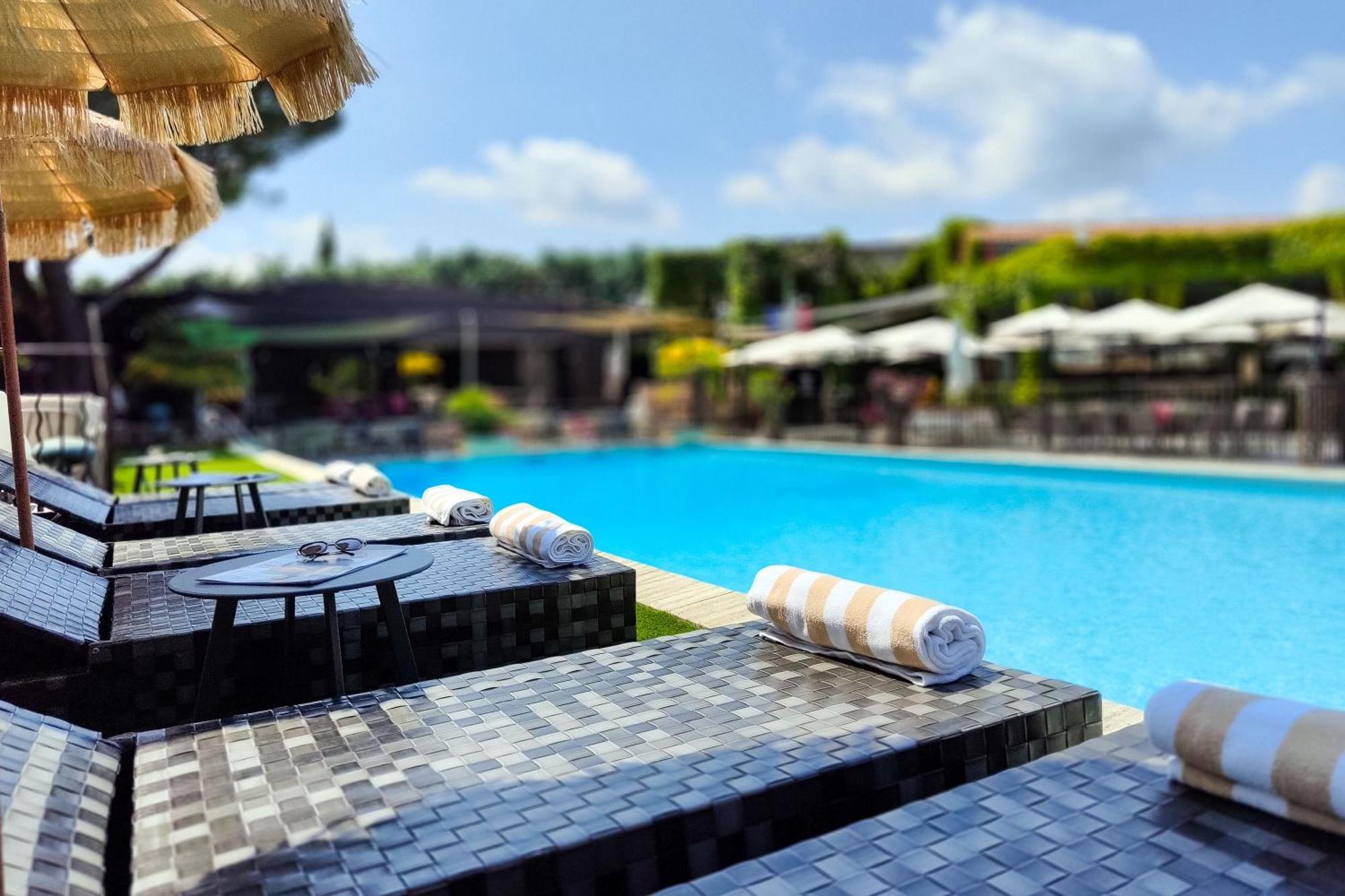Best Western Sevan Parc Hotel Pertuis Bagian luar foto
