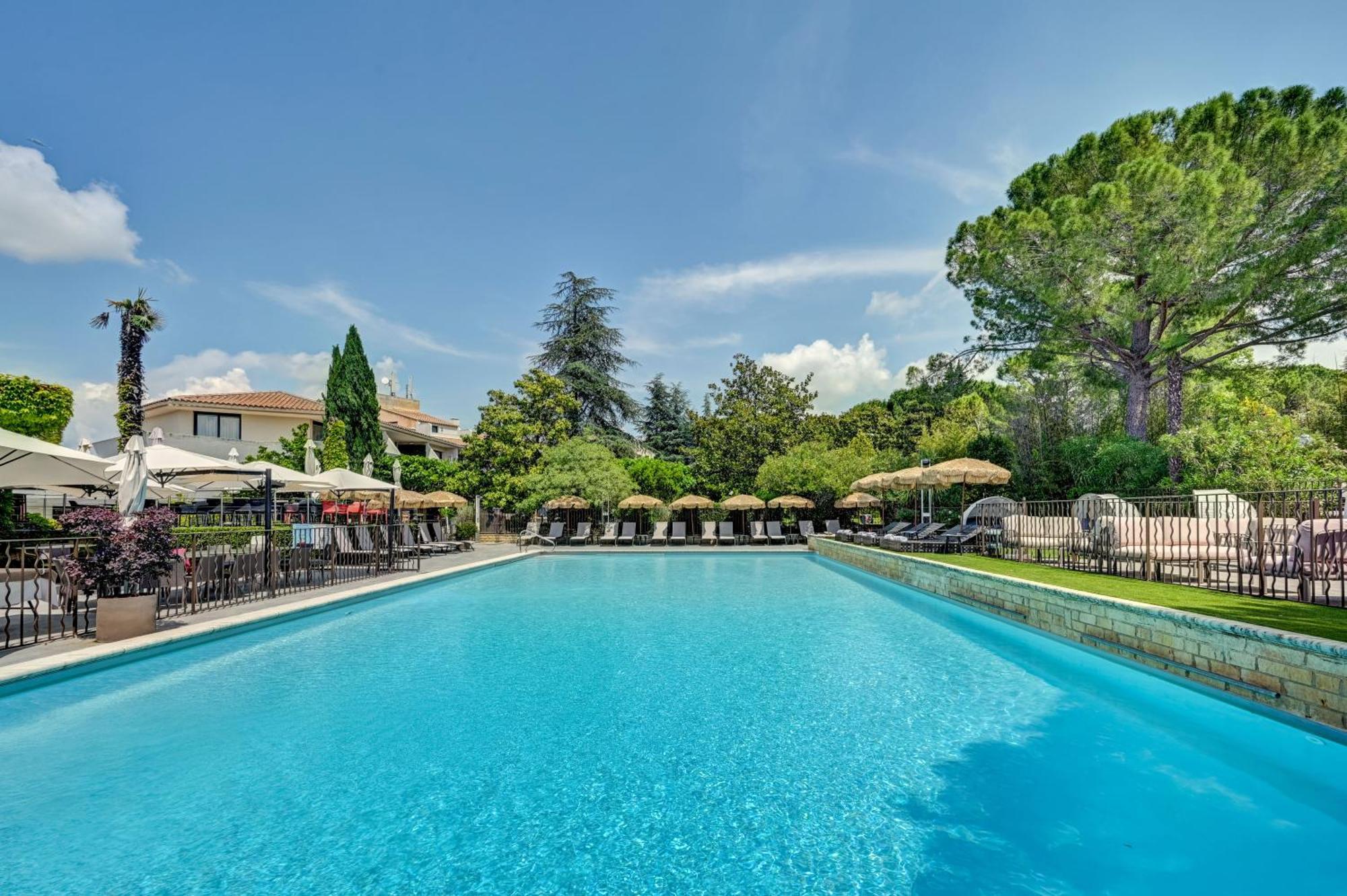 Best Western Sevan Parc Hotel Pertuis Bagian luar foto