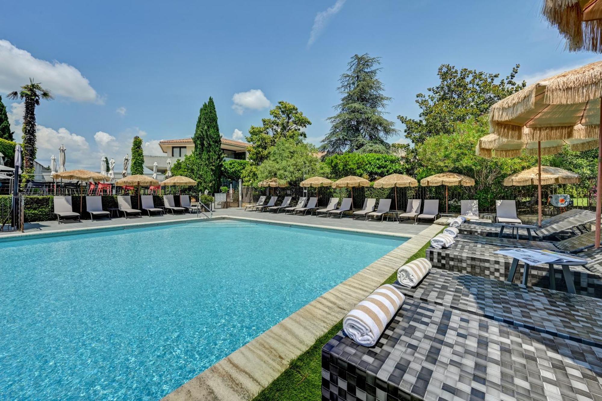 Best Western Sevan Parc Hotel Pertuis Bagian luar foto