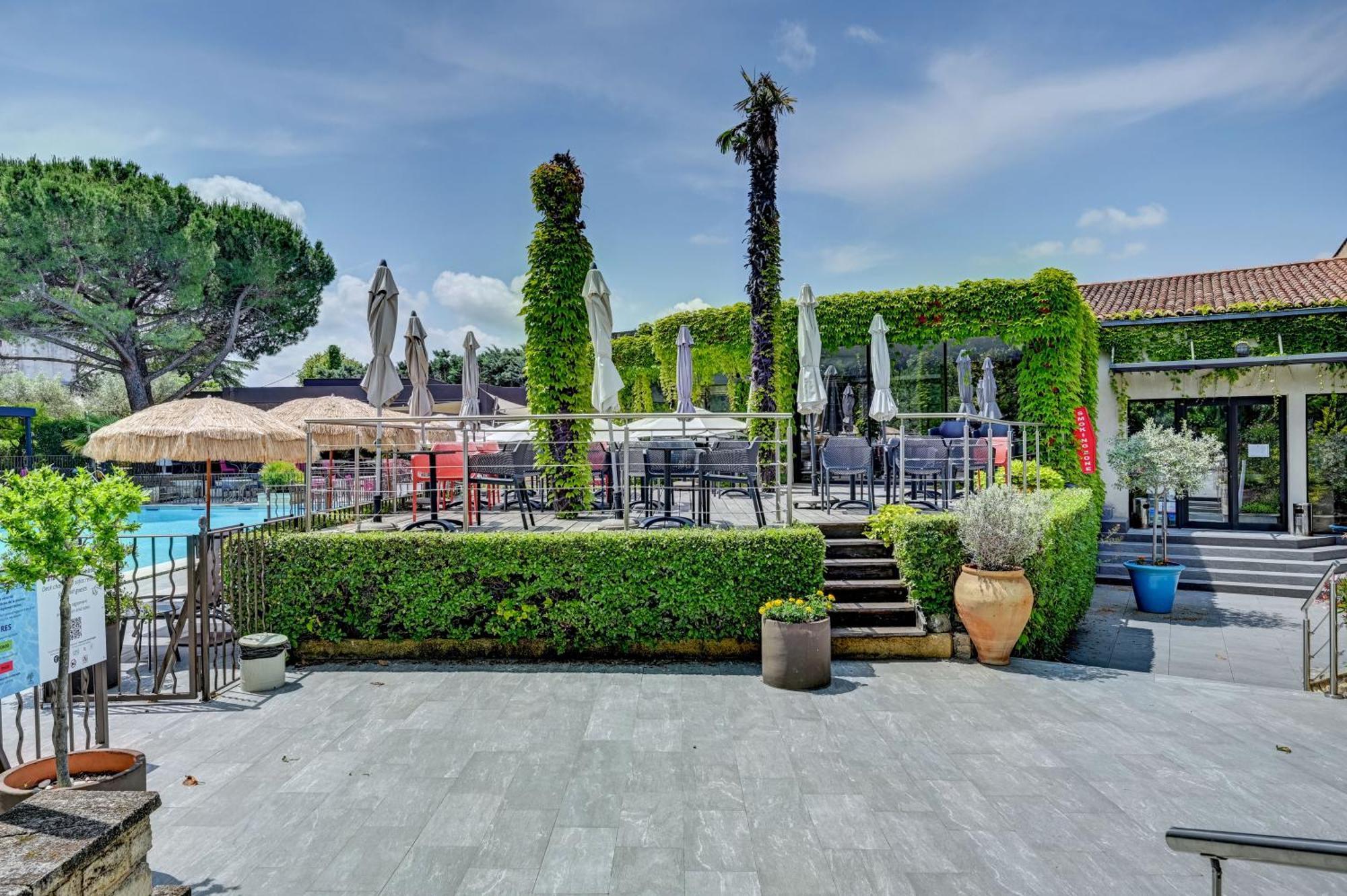 Best Western Sevan Parc Hotel Pertuis Bagian luar foto