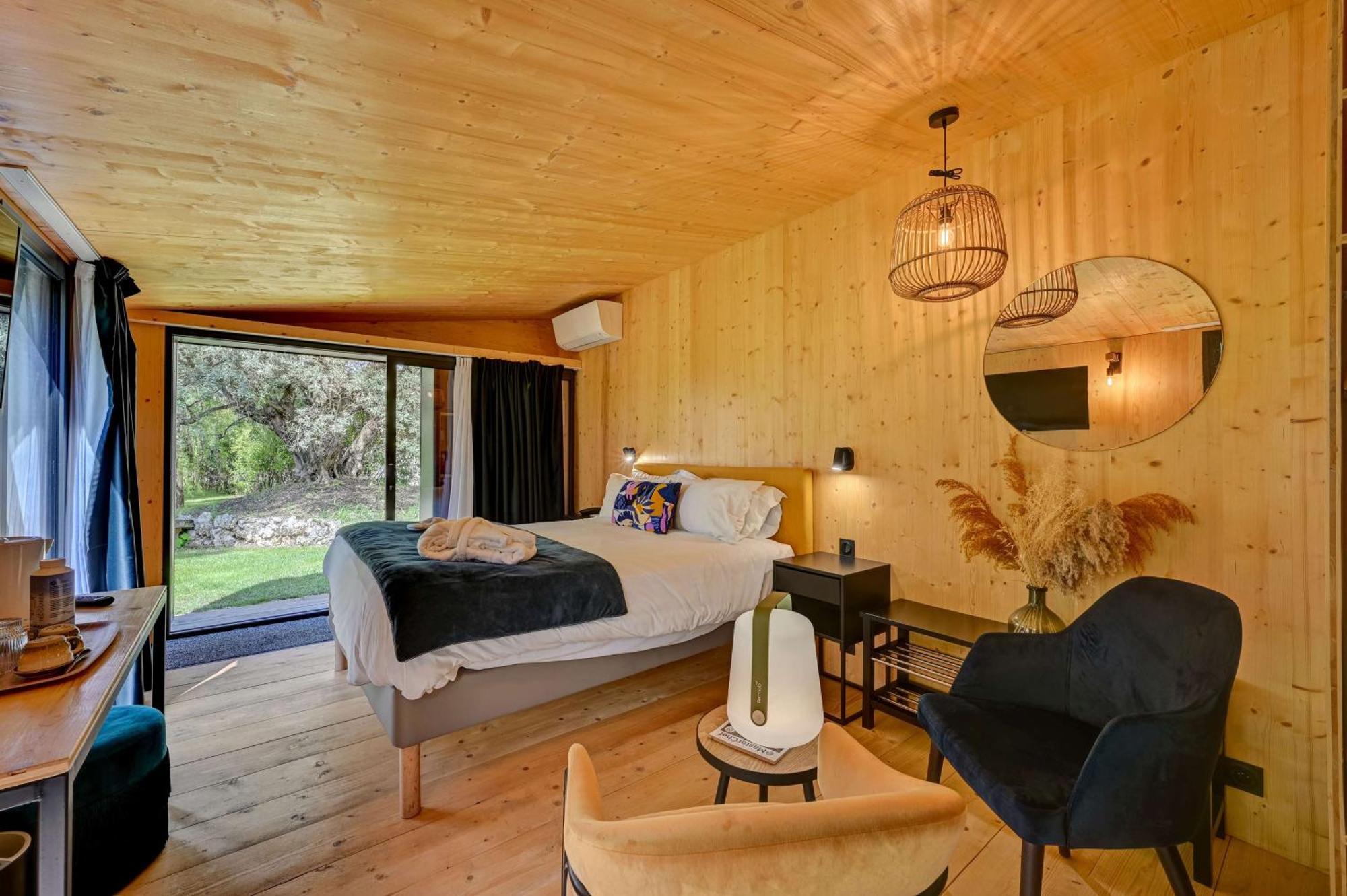 Best Western Sevan Parc Hotel Pertuis Bagian luar foto